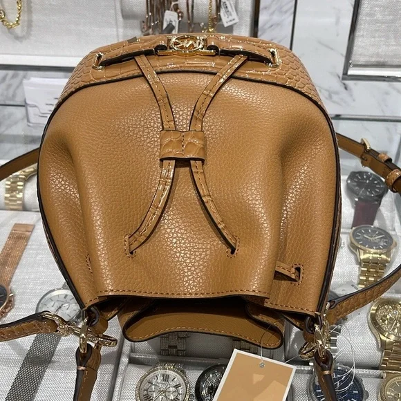 MICHAEL KORS 
Reed Medium Pebbled Leather Belted Bucket Messenger Satchel Crossb - Picture 11 of 16